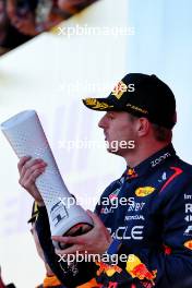 Race winner Max Verstappen (NLD) Red Bull Racing celebrates on the podium with the kiss illuminated trophy. 24.09.2023. Formula 1 World Championship, Rd 17, Japanese Grand Prix, Suzuka, Japan, Race Day.