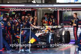 Sergio Perez (MEX) Red Bull Racing RB19 sits on the gar\age waiting to go back out on the track. 24.09.2023. Formula 1 World Championship, Rd 17, Japanese Grand Prix, Suzuka, Japan, Race Day.