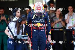 (L to R): Rebecca Lee (GBR) FIA Offical Race Starter in qualifying parc ferme with pole sitter Max Verstappen (NLD) Red Bull Racing. 23.09.2023. Formula 1 World Championship, Rd 17, Japanese Grand Prix, Suzuka, Japan, Qualifying Day.
