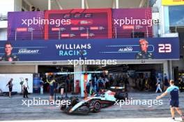 Alexander Albon (THA) Williams Racing FW45 leaves the pits. 23.09.2023. Formula 1 World Championship, Rd 17, Japanese Grand Prix, Suzuka, Japan, Qualifying Day.