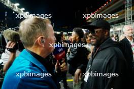 (L to R): Martin Brundle (GBR) Sky Sports Commentator with will.i.am (USA) Black Eyed Peas on the grid. 18.11.2023. Formula 1 World Championship, Rd 22, Las Vegas Grand Prix, Las Vegas, Nevada, USA, Race Day.