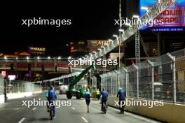 Circuit atmosphere - Williams Racing on track at night. 14.11.2023. Formula 1 World Championship, Rd 22, Las Vegas Grand Prix, Las Vegas, Nevada, USA, Preparation Day.