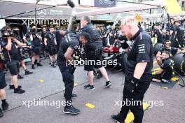 Romesh Ranganathan (GBR) Comedian and Rob Beckett (GBR) Comedian practice a pit stop with Mercedes AMG F1. 25.05.2023. Formula 1 World Championship, Rd 7, Monaco Grand Prix, Monte Carlo, Monaco, Preparation Day.