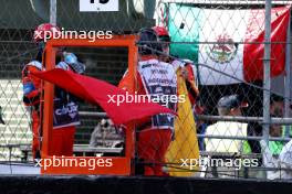 Marshal waves a red flag as the race is stopped. 29.10.2023. Formula 1 World Championship, Rd 20, Mexican Grand Prix, Mexico City, Mexico, Race Day.