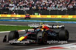 Sergio Perez (MEX) Red Bull Racing RB19 at the start of the race. 29.10.2023. Formula 1 World Championship, Rd 20, Mexican Grand Prix, Mexico City, Mexico, Race Day.