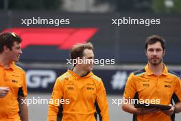Lando Norris (GBR) McLaren walks the circuit with the team. 26.10.2023. Formula 1 World Championship, Rd 20, Mexican Grand Prix, Mexico City, Mexico, Preparation Day.