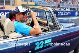 Alexander Albon (THA) Williams Racing on the drivers' parade. 07.05.2023. Formula 1 World Championship, Rd 5, Miami Grand Prix, Miami, Florida, USA, Race Day.