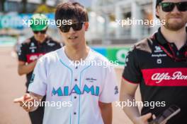 Zhou Guanyu (CHN) Alfa Romeo F1 Team walks the circuit with the team. 04.05.2023. Formula 1 World Championship, Rd 5, Miami Grand Prix, Miami, Florida, USA, Preparation Day.