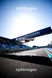 Circuit atmosphere - start / finish gantry. 04.05.2023. Formula 1 World Championship, Rd 5, Miami Grand Prix, Miami, Florida, USA, Preparation Day.