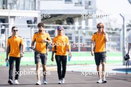 Lando Norris (GBR) McLaren walks the circuit with the team. 04.05.2023. Formula 1 World Championship, Rd 5, Miami Grand Prix, Miami, Florida, USA, Preparation Day.