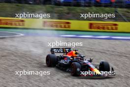 Max Verstappen (NLD) Red Bull Racing RB19 runs wide. 25.08.2023. Formula 1 World Championship, Rd 14, Dutch Grand Prix, Zandvoort, Netherlands, Practice Day.