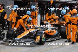 Oscar Piastri (AUS) McLaren MCL60 makes a pit stop. 27.08.2023. Formula 1 World Championship, Rd 14, Dutch Grand Prix, Zandvoort, Netherlands, Race Day.