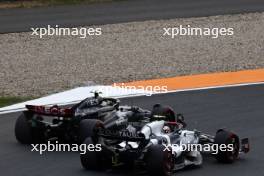 Lewis Hamilton (GBR) Mercedes AMG F1 W14 and Yuki Tsunoda (JPN) AlphaTauri AT04 battle for position. 27.08.2023. Formula 1 World Championship, Rd 14, Dutch Grand Prix, Zandvoort, Netherlands, Race Day.