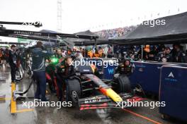 Max Verstappen (NLD) Red Bull Racing RB19 in the pits as the race is stopped. 27.08.2023. Formula 1 World Championship, Rd 14, Dutch Grand Prix, Zandvoort, Netherlands, Race Day.