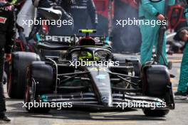 Lewis Hamilton (GBR) Mercedes AMG F1 W14 makes a pit stop. 27.08.2023. Formula 1 World Championship, Rd 14, Dutch Grand Prix, Zandvoort, Netherlands, Race Day.