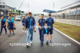 Alexander Albon (THA) Williams Racing walks the circuit with the team. 24.08.2023. Formula 1 World Championship, Rd 14, Dutch Grand Prix, Zandvoort, Netherlands, Preparation Day.