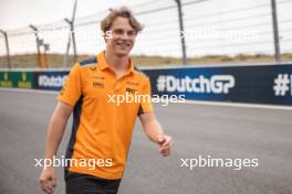 Oscar Piastri (AUS) McLaren walks the circuit. 24.08.2023. Formula 1 World Championship, Rd 14, Dutch Grand Prix, Zandvoort, Netherlands, Preparation Day.