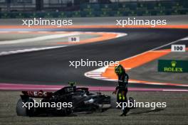 Lewis Hamilton (GBR) Mercedes AMG F1 W14 crashes out at the start of the race. 08.10.2023. Formula 1 World Championship, Rd 18, Qatar Grand Prix, Doha, Qatar, Race Day.