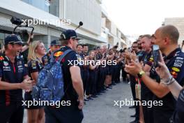 Guard of honour for World Champion Max Verstappen (NLD) Red Bull Racing by the team. 08.10.2023. Formula 1 World Championship, Rd 18, Qatar Grand Prix, Doha, Qatar, Race Day.