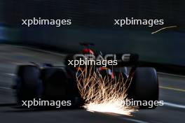 Max Verstappen (NLD) Red Bull Racing RB19 sends sparks flying. 15.09.2023. Formula 1 World Championship, Rd 16, Singapore Grand Prix, Marina Bay Street Circuit, Singapore, Practice Day.