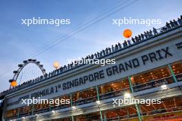 Circuit atmosphere. 17.09.2023. Formula 1 World Championship, Rd 16, Singapore Grand Prix, Marina Bay Street Circuit, Singapore, Race Day.