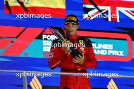 Race winner Carlos Sainz Jr (ESP) Ferrari celebrates on the podium. 17.09.2023. Formula 1 World Championship, Rd 16, Singapore Grand Prix, Marina Bay Street Circuit, Singapore, Race Day.
