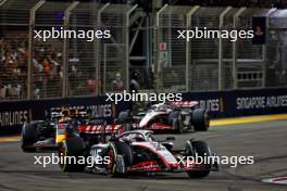 Kevin Magnussen (DEN) Haas VF-23. 17.09.2023. Formula 1 World Championship, Rd 16, Singapore Grand Prix, Marina Bay Street Circuit, Singapore, Race Day.