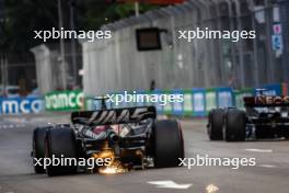 Nico Hulkenberg (GER) Haas VF-23 sends sparks flying. 16.09.2023. Formula 1 World Championship, Rd 16, Singapore Grand Prix, Marina Bay Street Circuit, Singapore, Qualifying Day.