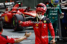 Charles Leclerc (MON) Ferrari celebrates his third position in qualifying parc ferme. 16.09.2023. Formula 1 World Championship, Rd 16, Singapore Grand Prix, Marina Bay Street Circuit, Singapore, Qualifying Day.