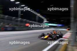 Max Verstappen (NLD) Red Bull Racing RB19. 16.09.2023. Formula 1 World Championship, Rd 16, Singapore Grand Prix, Marina Bay Street Circuit, Singapore, Qualifying Day.
