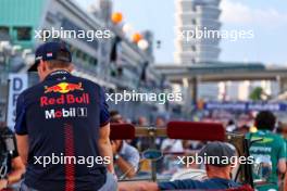 Max Verstappen (NLD) Red Bull Racing on the drivers' parade. 17.09.2023. Formula 1 World Championship, Rd 16, Singapore Grand Prix, Marina Bay Street Circuit, Singapore, Race Day.