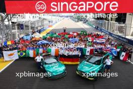 F1 in Schools 2023 World Finals group photo. 14.09.2023. Formula 1 World Championship, Rd 16, Singapore Grand Prix, Marina Bay Street Circuit, Singapore, Preparation Day.