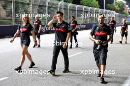 Zhou Guanyu (CHN) Alfa Romeo F1 Team walks the circuit with Ruth Buscombe (GBR) Alfa Romeo F1 Team Head of Race Strategy. 14.09.2023. Formula 1 World Championship, Rd 16, Singapore Grand Prix, Marina Bay Street Circuit, Singapore, Preparation Day.