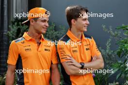 (L to R): Lando Norris (GBR) McLaren with team mate Oscar Piastri (AUS) McLaren. 14.09.2023. Formula 1 World Championship, Rd 16, Singapore Grand Prix, Marina Bay Street Circuit, Singapore, Preparation Day.