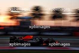 Max Verstappen (NLD) Red Bull Racing RB19. 26.11.2023. Formula 1 World Championship, Rd 23, Abu Dhabi Grand Prix, Yas Marina Circuit, Abu Dhabi, Race Day.