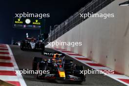 Max Verstappen (NLD) Red Bull Racing RB19 leaves the pits. 25.11.2023. Formula 1 World Championship, Rd 23, Abu Dhabi Grand Prix, Yas Marina Circuit, Abu Dhabi, Qualifying Day.