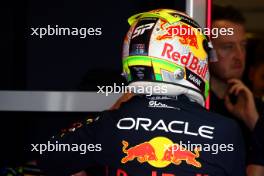 Sergio Perez (MEX) Red Bull Racing. 25.11.2023. Formula 1 World Championship, Rd 23, Abu Dhabi Grand Prix, Yas Marina Circuit, Abu Dhabi, Qualifying Day.