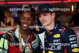 Max Verstappen (NLD) Red Bull Racing with guest. 26.11.2023. Formula 1 World Championship, Rd 23, Abu Dhabi Grand Prix, Yas Marina Circuit, Abu Dhabi, Race Day.