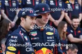 (L to R): Sergio Perez (MEX) Red Bull Racing and Max Verstappen (NLD) Red Bull Racing at a team photograph. 26.11.2023. Formula 1 World Championship, Rd 23, Abu Dhabi Grand Prix, Yas Marina Circuit, Abu Dhabi, Race Day.