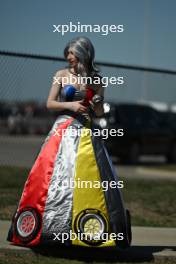 Circuit atmosphere - A woman with a Pirelli dress. 20.10.2023. Formula 1 World Championship, Rd 19, United States Grand Prix, Austin, Texas, USA, Qualifying Day