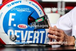 Jackie Stewart (GBR) with the helmet of Pierre Gasly (FRA) Alpine F1 Team. 20.10.2023. Formula 1 World Championship, Rd 19, United States Grand Prix, Austin, Texas, USA, Qualifying Day