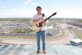 Dylan Gossett (USA) Singer of the National Anthem. 22.10.2023. Formula 1 World Championship, Rd 19, United States Grand Prix, Austin, Texas, USA, Race Day.