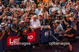 Race winner Max Verstappen (NLD) Red Bull Racing celebrates in parc ferme with the team. 22.10.2023. Formula 1 World Championship, Rd 19, United States Grand Prix, Austin, Texas, USA, Race Day.