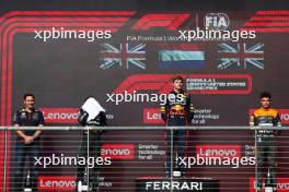 1st place Max Verstappen (NLD) Red Bull Racing RB19, with John Hammond (GBR) Red Bull Racing Physiotherapist, 2nd place Lewis Hamilton (GBR) Mercedes AMG F1 W14 and 3rd place Lando Norris (GBR) McLaren. 22.10.2023. Formula 1 World Championship, Rd 19, United States Grand Prix, Austin, Texas, USA, Race Day.