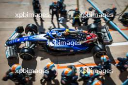 Logan Sargeant (USA) Williams Racing FW45 makes a pit stop. 22.10.2023. Formula 1 World Championship, Rd 19, United States Grand Prix, Austin, Texas, USA, Race Day.