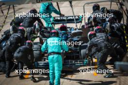 George Russell (GBR) Mercedes AMG F1 W14 makes a pit stop. 22.10.2023. Formula 1 World Championship, Rd 19, United States Grand Prix, Austin, Texas, USA, Race Day.