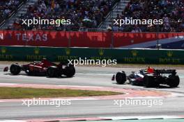 Charles Leclerc (MON) Ferrari SF-23 leads Max Verstappen (NLD) Red Bull Racing RB19. 22.10.2023. Formula 1 World Championship, Rd 19, United States Grand Prix, Austin, Texas, USA, Race Day.