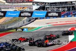 Max Verstappen (NLD) Red Bull Racing RB19 and Lewis Hamilton (GBR) Mercedes AMG F1 W14 at the start of the race. 22.10.2023. Formula 1 World Championship, Rd 19, United States Grand Prix, Austin, Texas, USA, Race Day.