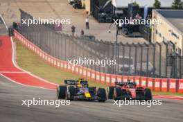 Max Verstappen (NLD) Red Bull Racing RB19 leads Charles Leclerc (MON) Ferrari SF-23 at the start of Sprint. 21.10.2023. Formula 1 World Championship, Rd 19, United States Grand Prix, Austin, Texas, USA, Sprint Day.