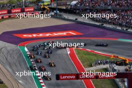 Max Verstappen (NLD) Red Bull Racing RB19 leads at the start of Sprint. 21.10.2023. Formula 1 World Championship, Rd 19, United States Grand Prix, Austin, Texas, USA, Sprint Day.